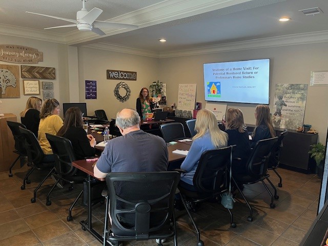 Trainer presenting to a class